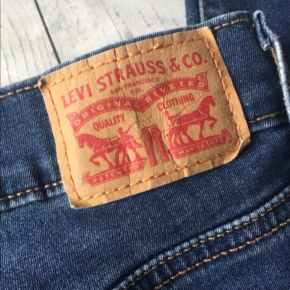 Levi Slimming Skinny Jeans