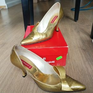 Laura Biagiotti Made in Italy gold leather pumps