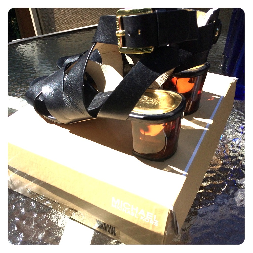 Micheal Kors Blk leather Tortoise Heels