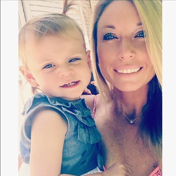 Meet your Posher - Picture 2 of 5