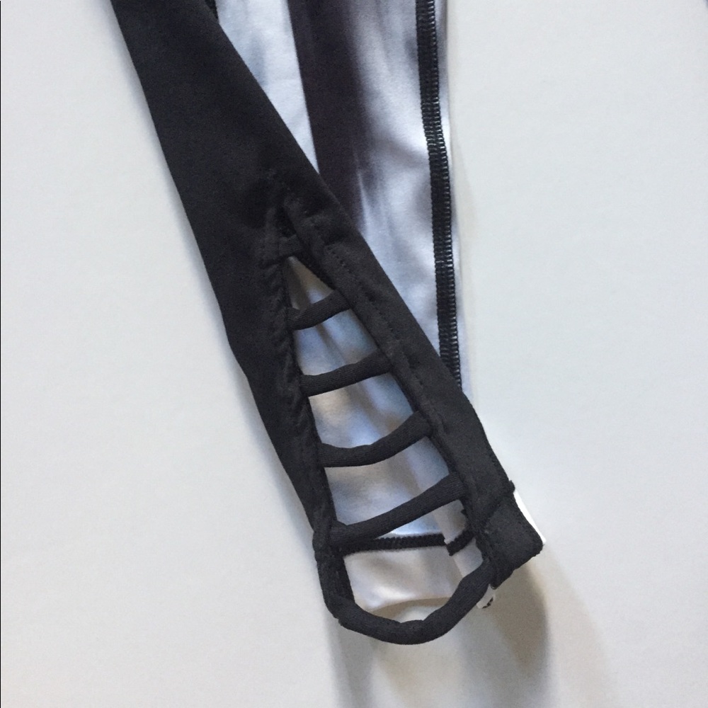 NWT Betsey Johnson Performance Crop Leggings - Picture 3 of 8