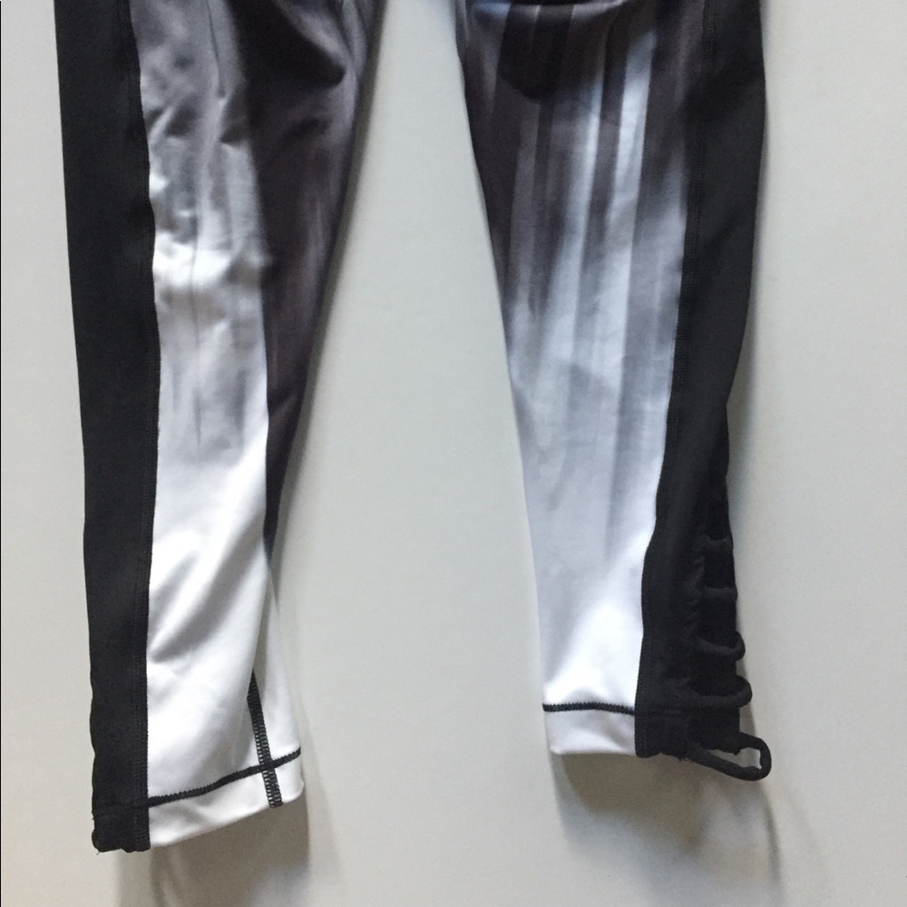 NWT Betsey Johnson Performance Crop Leggings - Picture 6 of 8