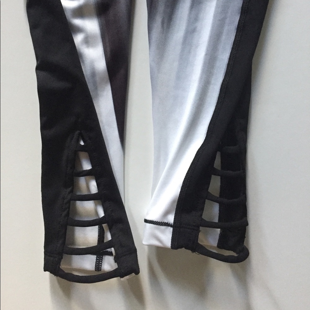 NWT Betsey Johnson Performance Crop Leggings - Picture 7 of 8