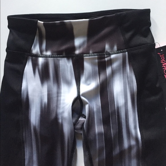 NWT Betsey Johnson Performance Crop Leggings - Picture 2 of 8
