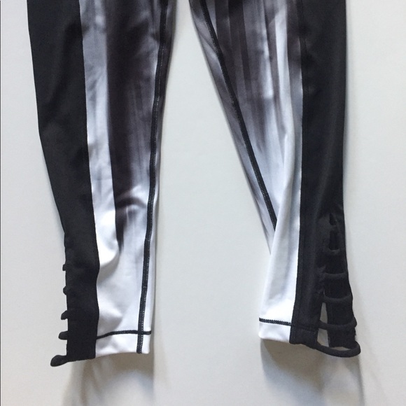 NWT Betsey Johnson Performance Crop Leggings - Picture 4 of 8