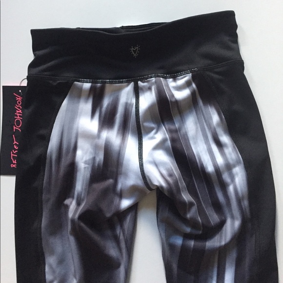 NWT Betsey Johnson Performance Crop Leggings - Picture 5 of 8