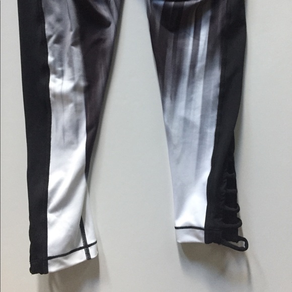 NWT Betsey Johnson Performance Crop Leggings - Picture 6 of 8