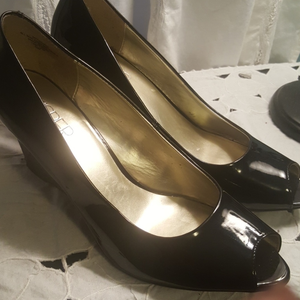 Black patent wedges