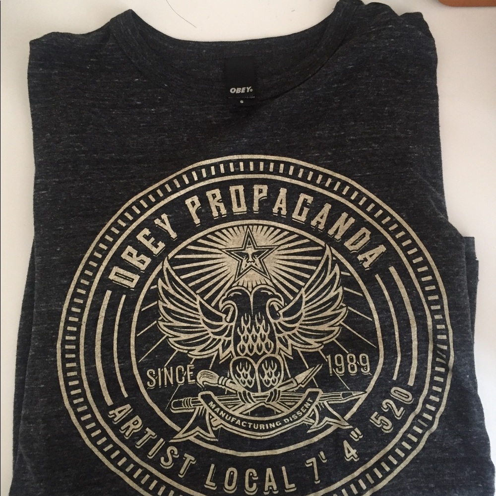 grey obey shortsleeve tshirt
