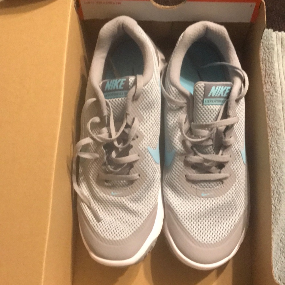 New Women's Nike Flex sneakers