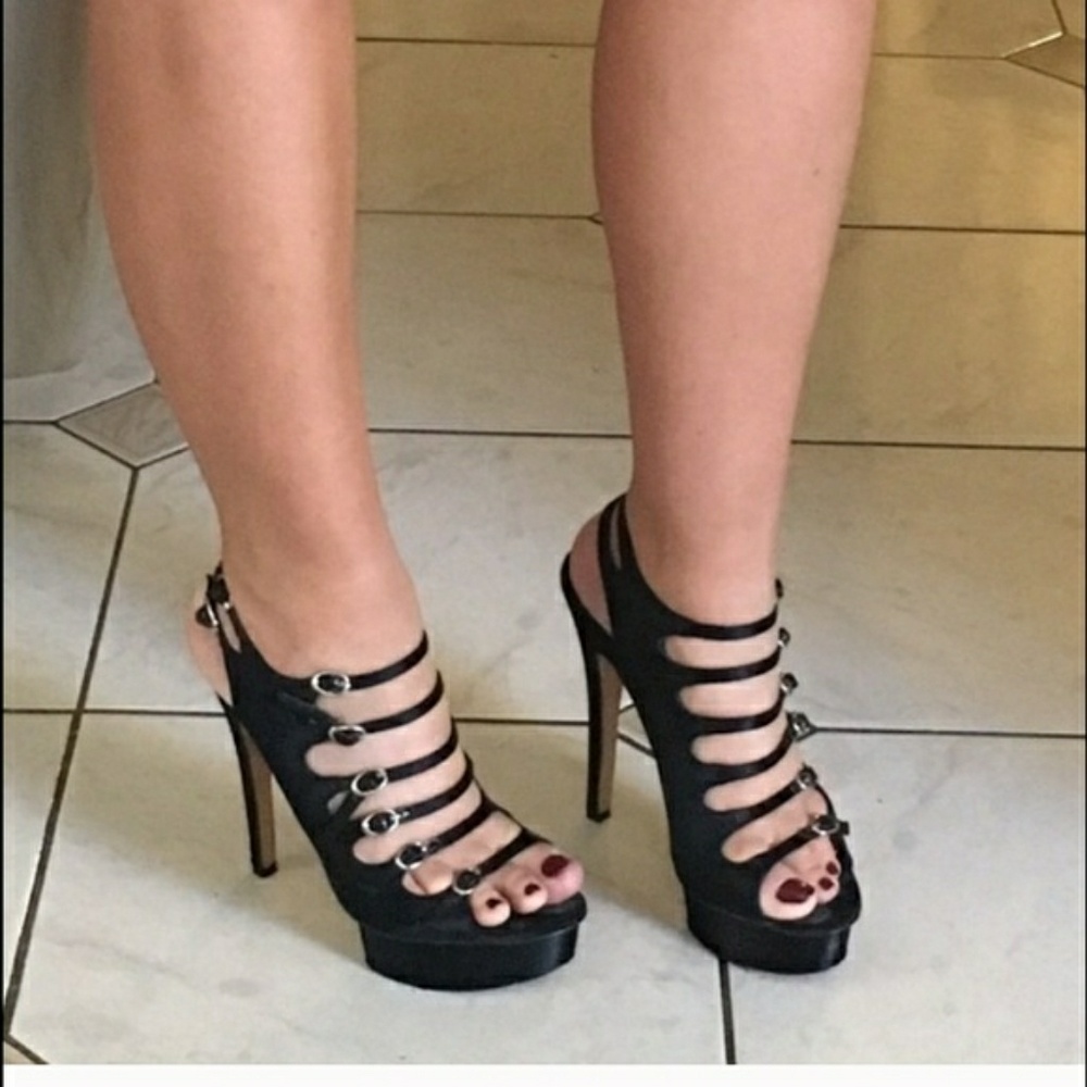 NIB BEBE TRUSH LEATHER HEELS IN SZ 7