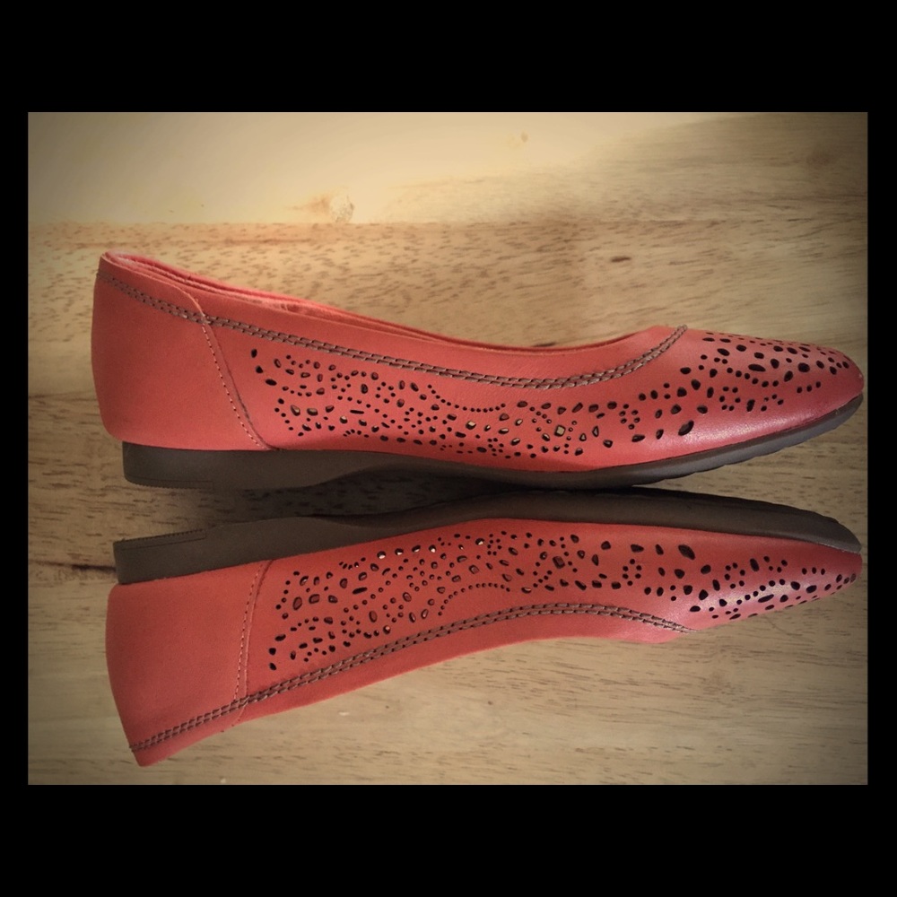 Hush puppies leather cutout flats 6.5w coral