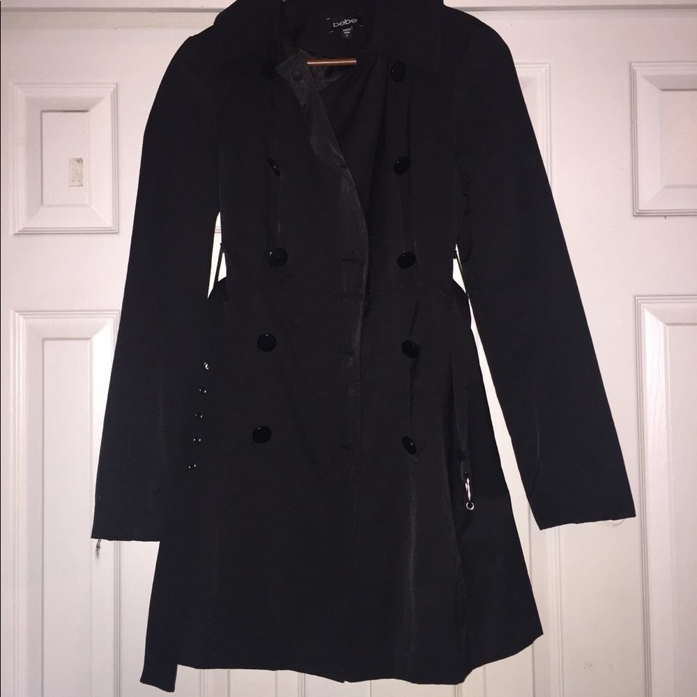 REDUCED 🔥🔥🔥🔥🔥Bebe trench coat perfect for☃️