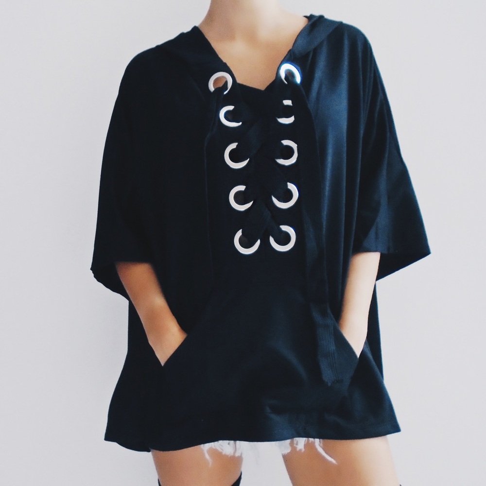 ❗️ONE left❗️Vienna Lace Up Short Sleeve Hoodie - Picture 7 of 8