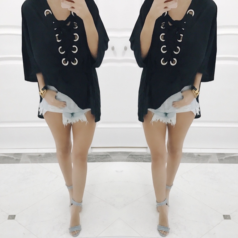 ❗️ONE left❗️Vienna Lace Up Short Sleeve Hoodie - Picture 4 of 8