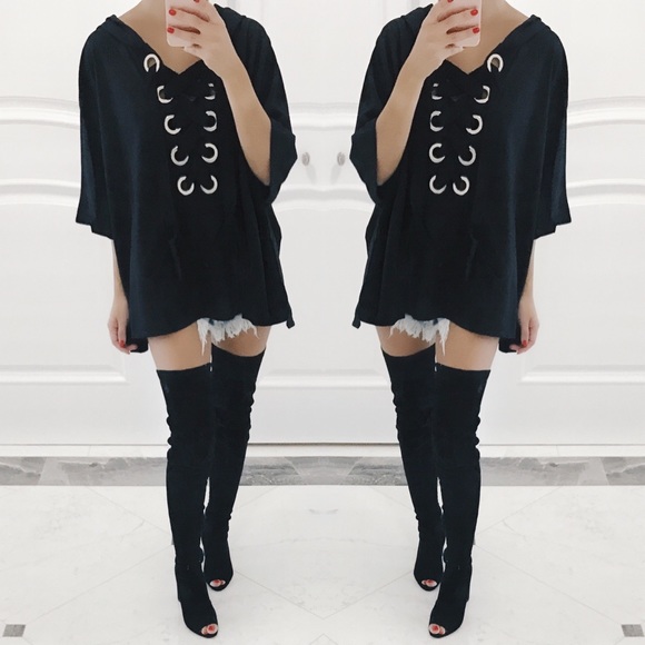 ❗️ONE left❗️Vienna Lace Up Short Sleeve Hoodie - Picture 5 of 8