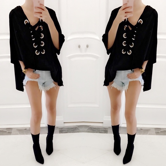 ❗️ONE left❗️Vienna Lace Up Short Sleeve Hoodie - Picture 3 of 8