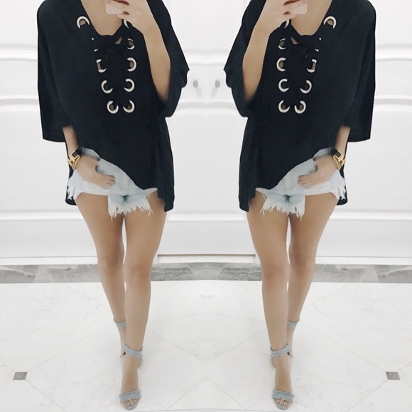 ❗️ONE left❗️Vienna Lace Up Short Sleeve Hoodie - Picture 4 of 8