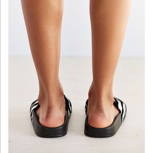 Zebra print poolside slides - Picture 4 of 5