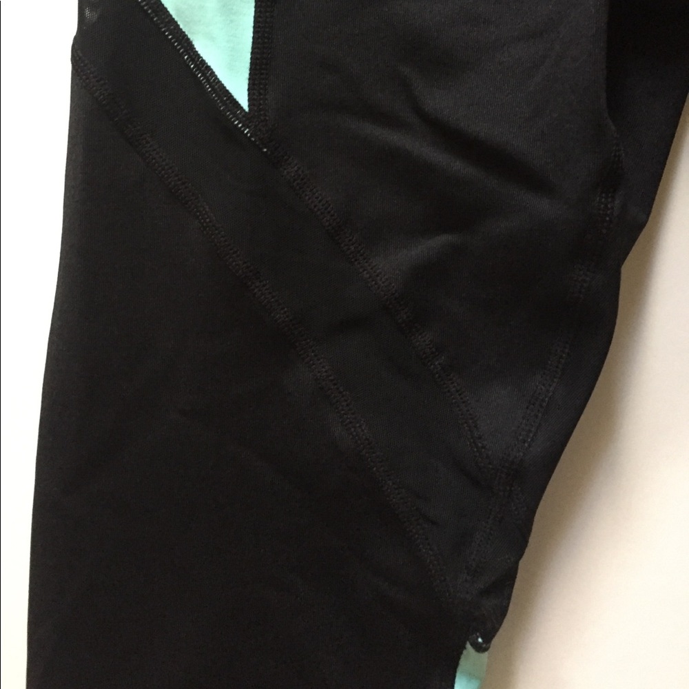 NWT Betsey Johnson Performance Capri Leggings - Picture 3 of 8