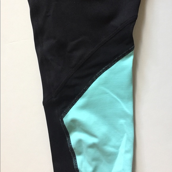 NWT Betsey Johnson Performance Capri Leggings - Picture 7 of 8