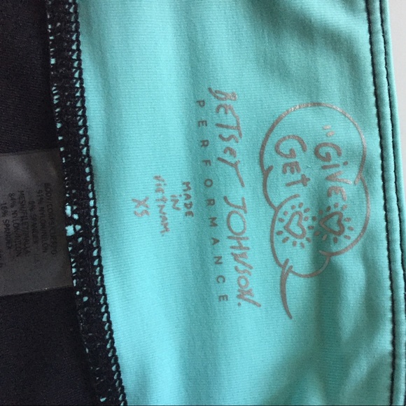 NWT Betsey Johnson Performance Capri Leggings - Picture 8 of 8