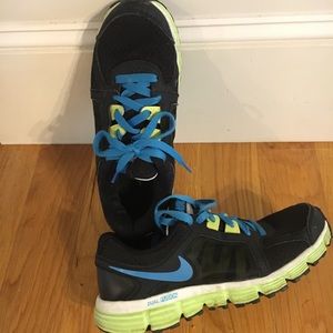 Nike Dual Fusion sneakers