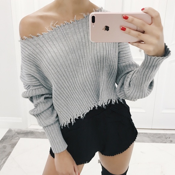 ❗️ONE left ❗️Tara Cropped Distressed Sweater - Picture 2 of 8