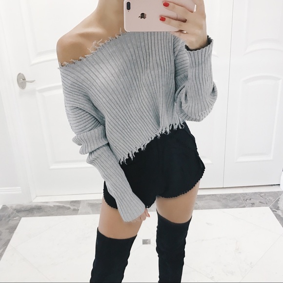 ❗️ONE left ❗️Tara Cropped Distressed Sweater - Picture 4 of 8