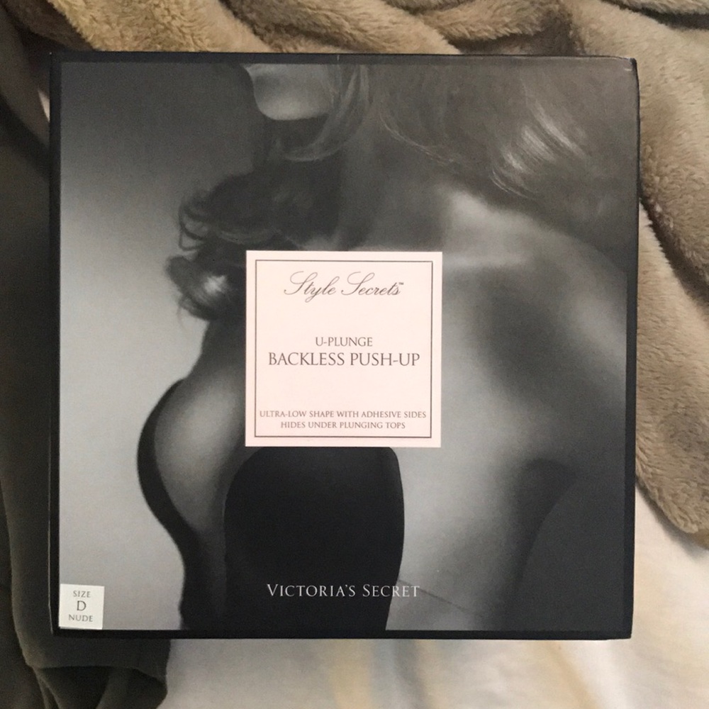 Adhesive plunge backless bra