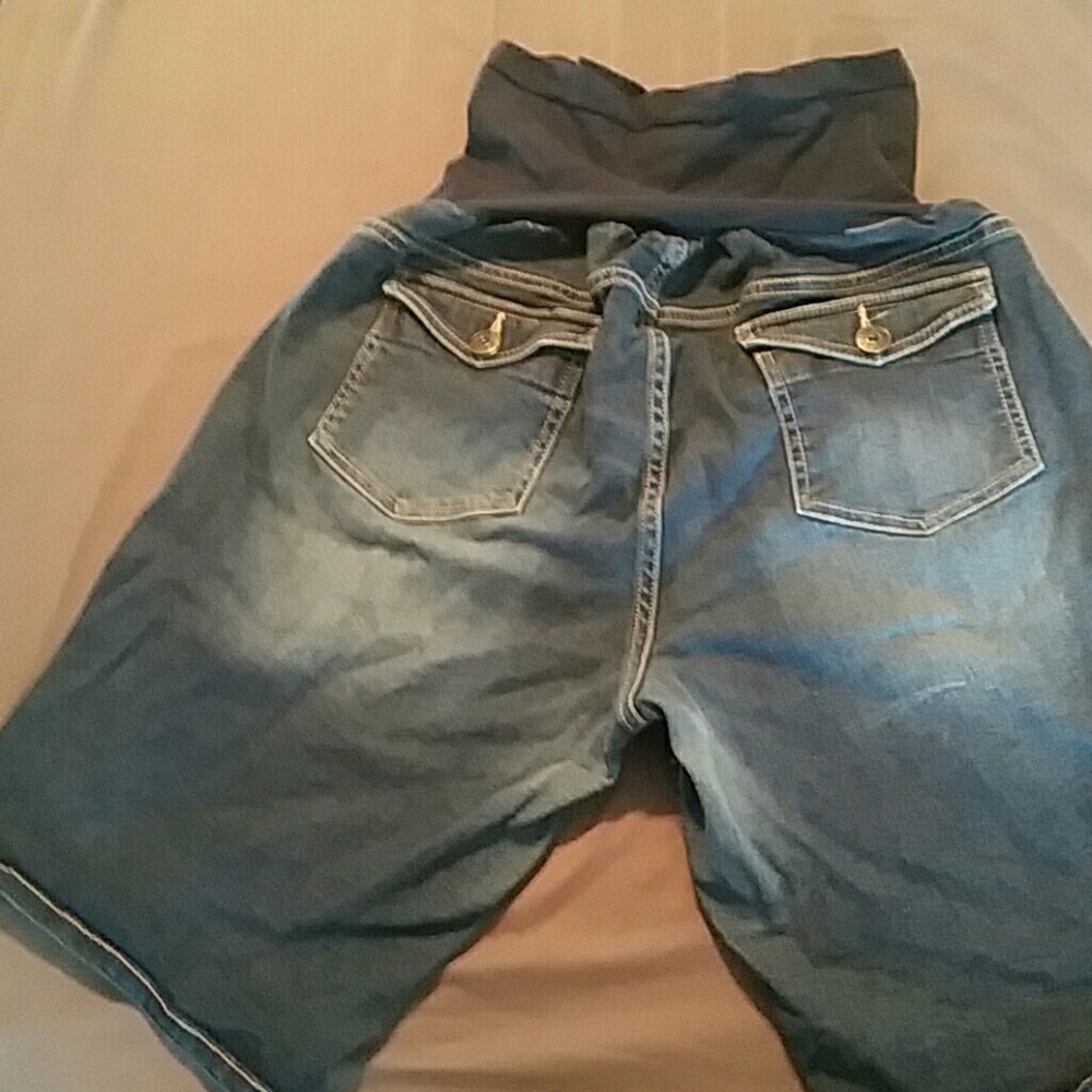 Stretch Denim Maternity Jean Shorts - sz XL