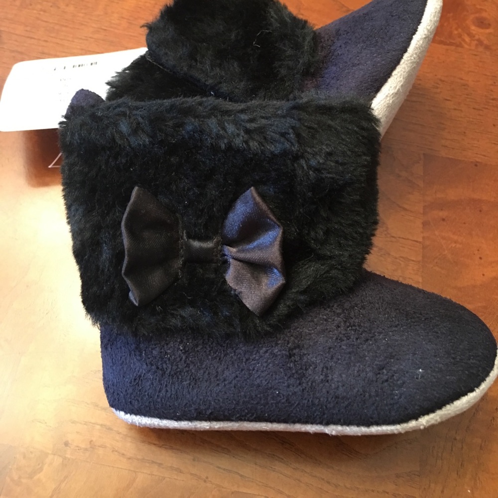 NWT- Starting Out Black With Faux Fur Crib Boots
