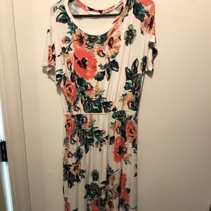 Boutique Floral Dress with Pockets!