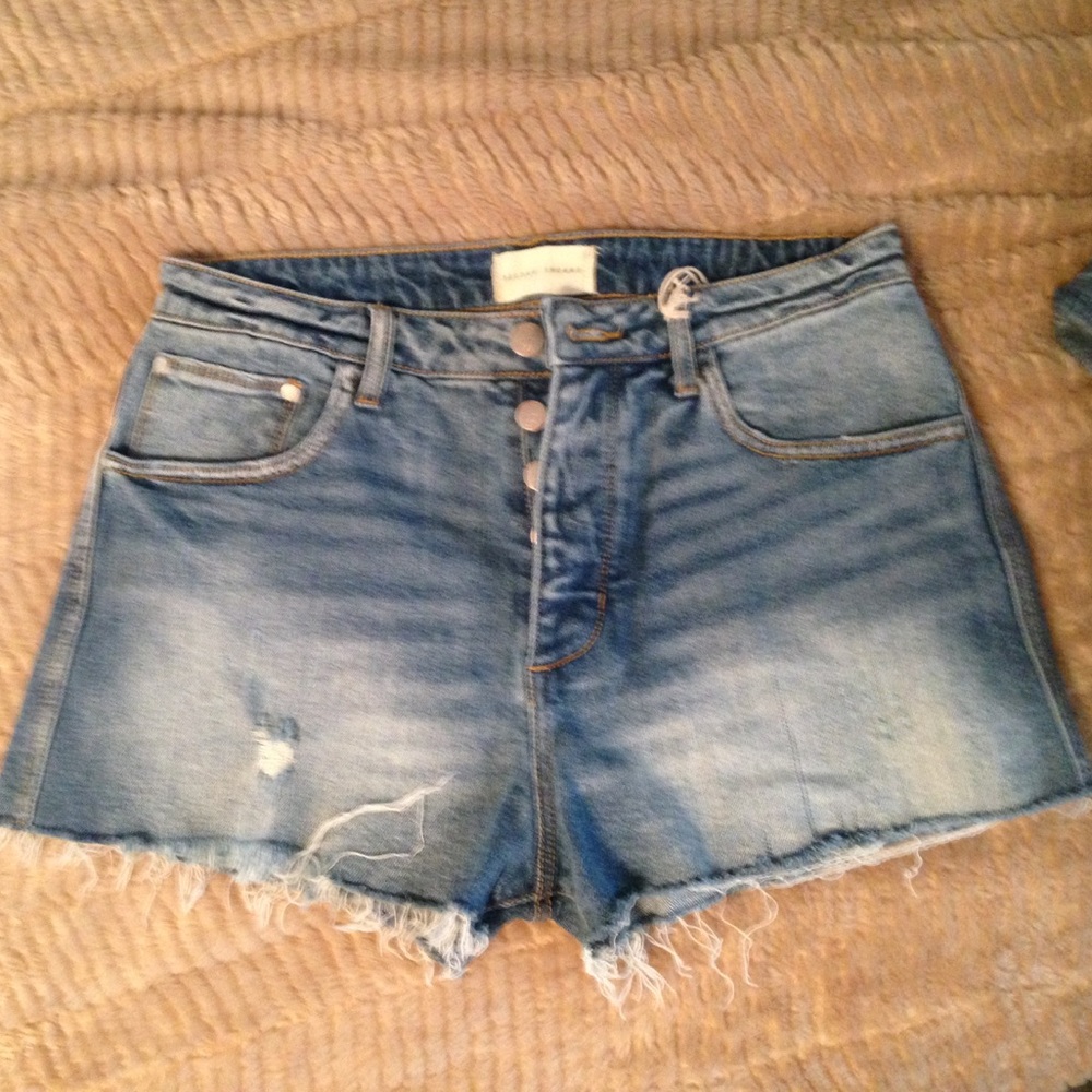 Cut off shorts (NWT)