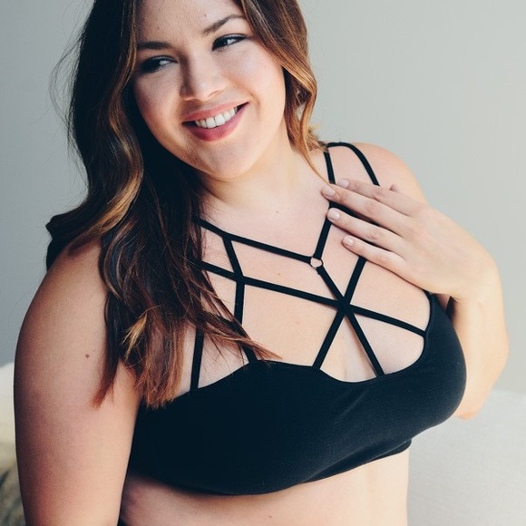 LAST ONE 💋 XL to 3XL! Black Cage Strap Front Bra - Picture 2 of 3