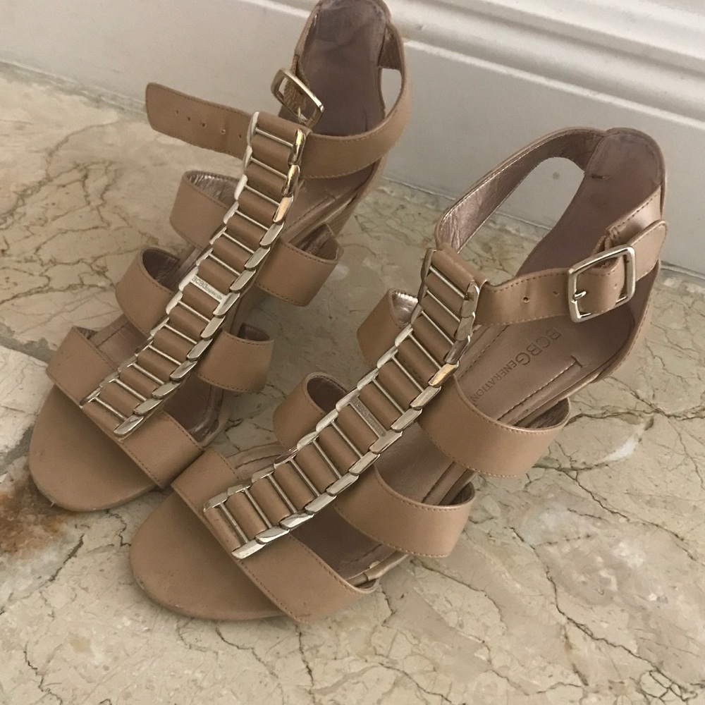 BCBG tan/nude wedge heels, with gold hardware 7.5