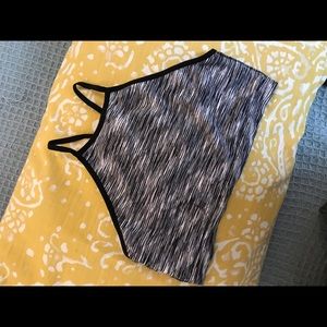 High neck sports bra