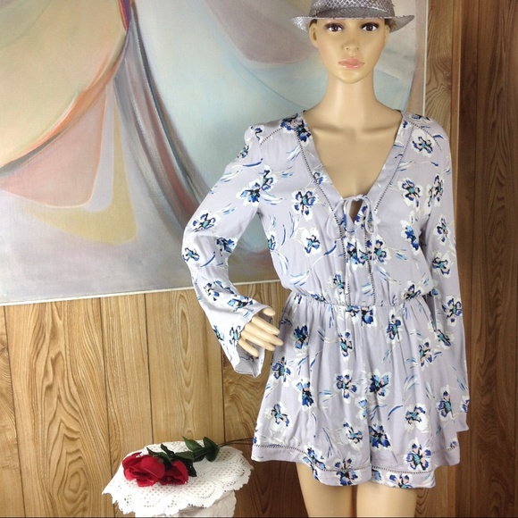 Astr Pants - NWT ASTR The Label Long Sleeve Floral Romper Sz Md