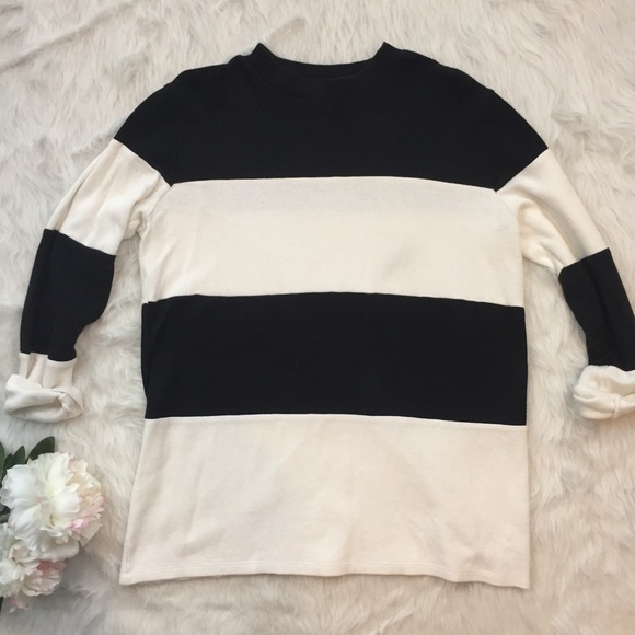 Forever 21 Sweaters - Forever 21 B&W Colorblock Sweater
