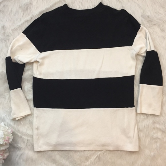 Forever 21 B&W Colorblock Sweater - Picture 2 of 5