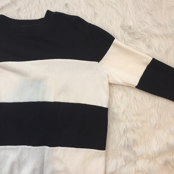 Forever 21 B&W Colorblock Sweater - Picture 4 of 5