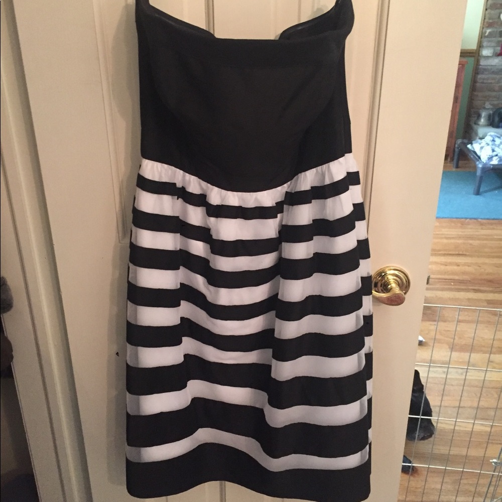 Black/white stripped strapless dress