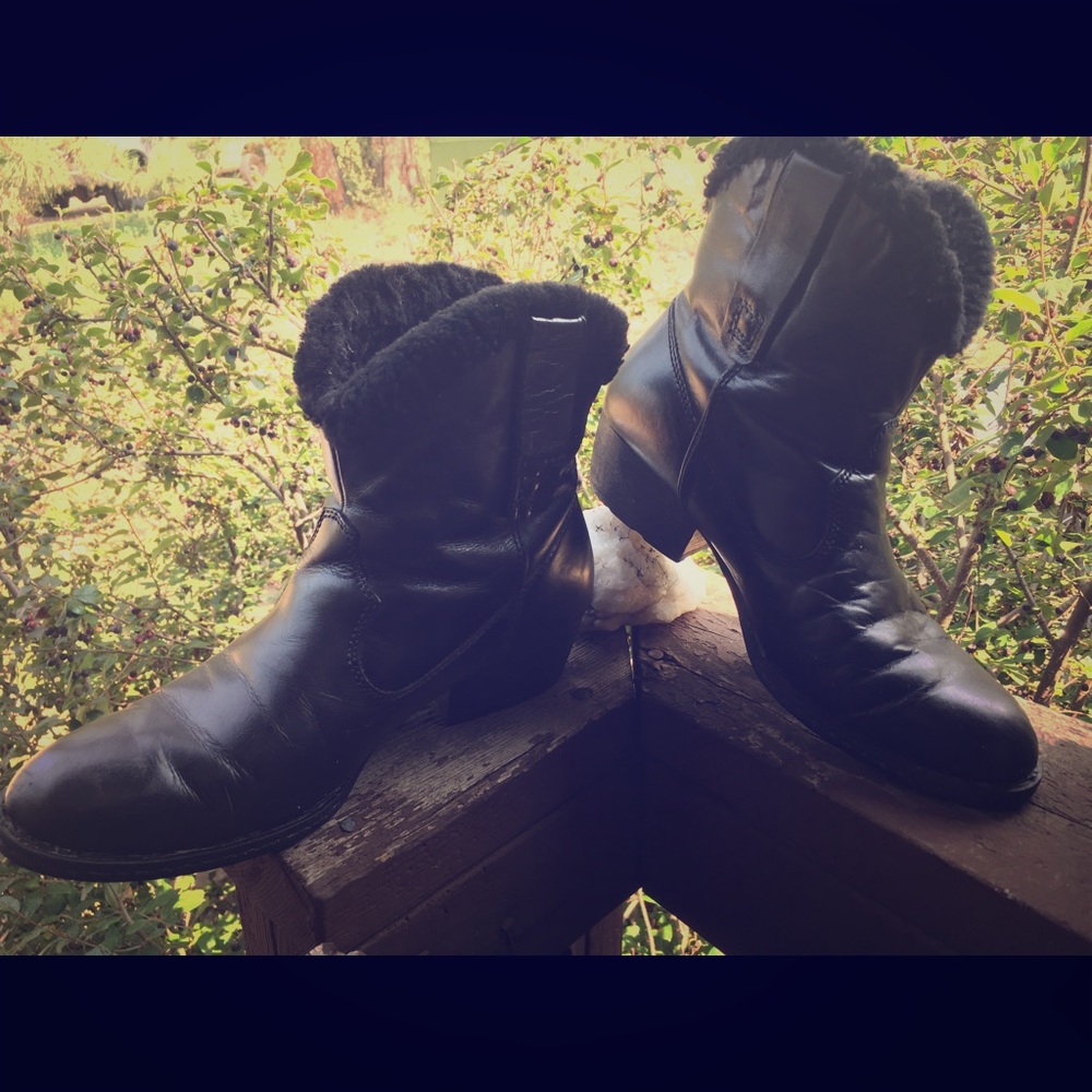 🌺Gifted🌺 Born boots