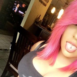 Meet your Posher, Esmi