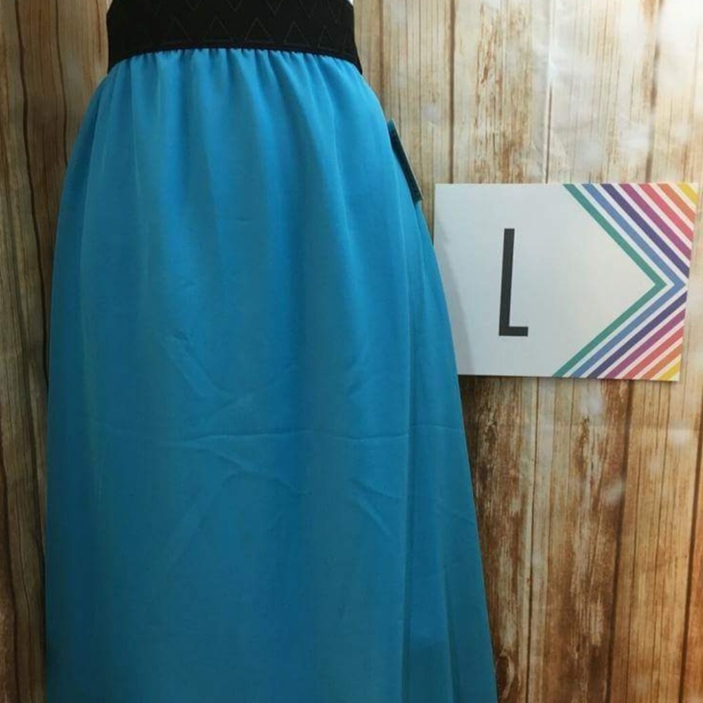 (Sold) Lularoe BNWT Lola skirt Large