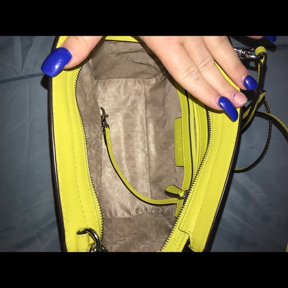 Michael Kors purse - Picture 1 of 2