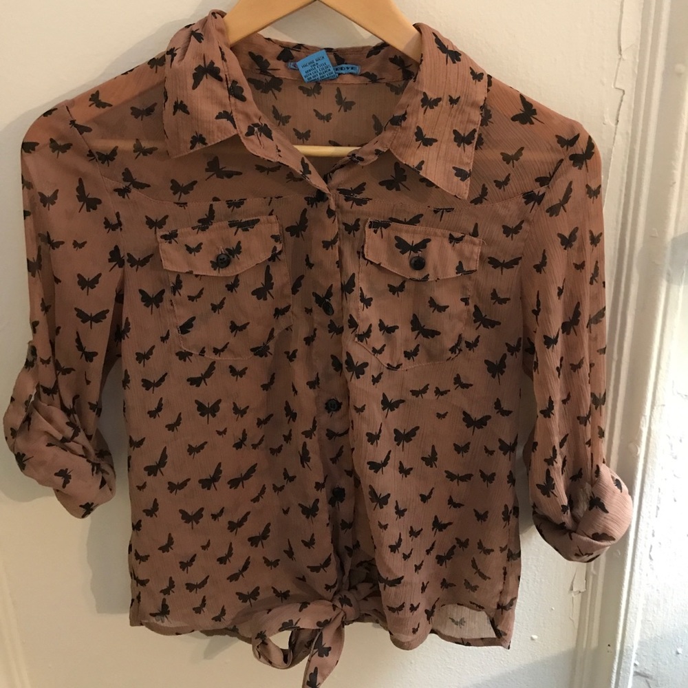 Size M button down blouse w/ butterfly detail