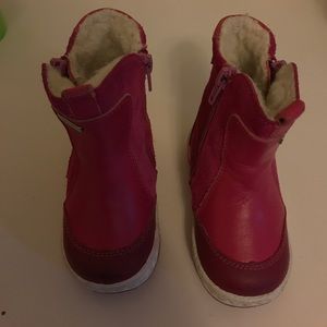 Leather/suede winter boots for toddler. Size 6US.