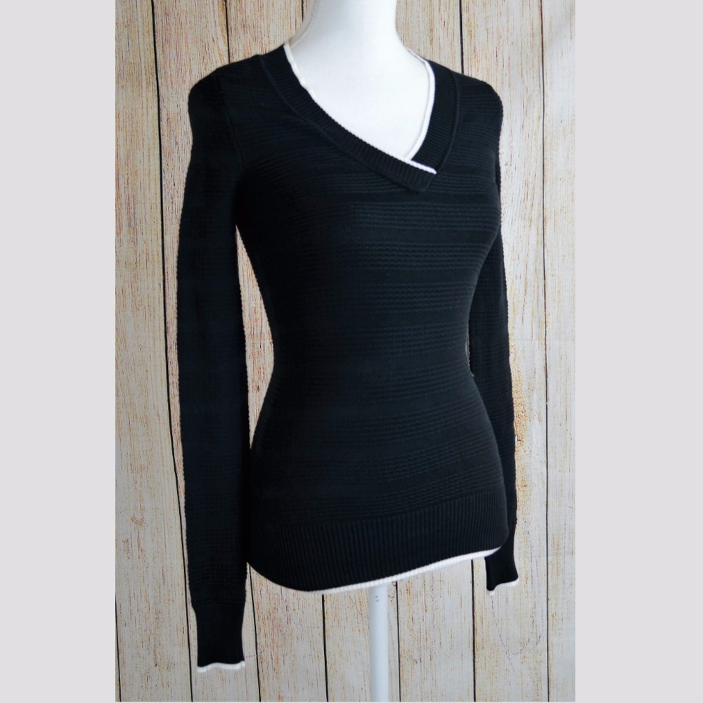 Molly V-Neck Textured Sweater Long Sleeve