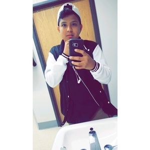 Meet your Posher, Carlos